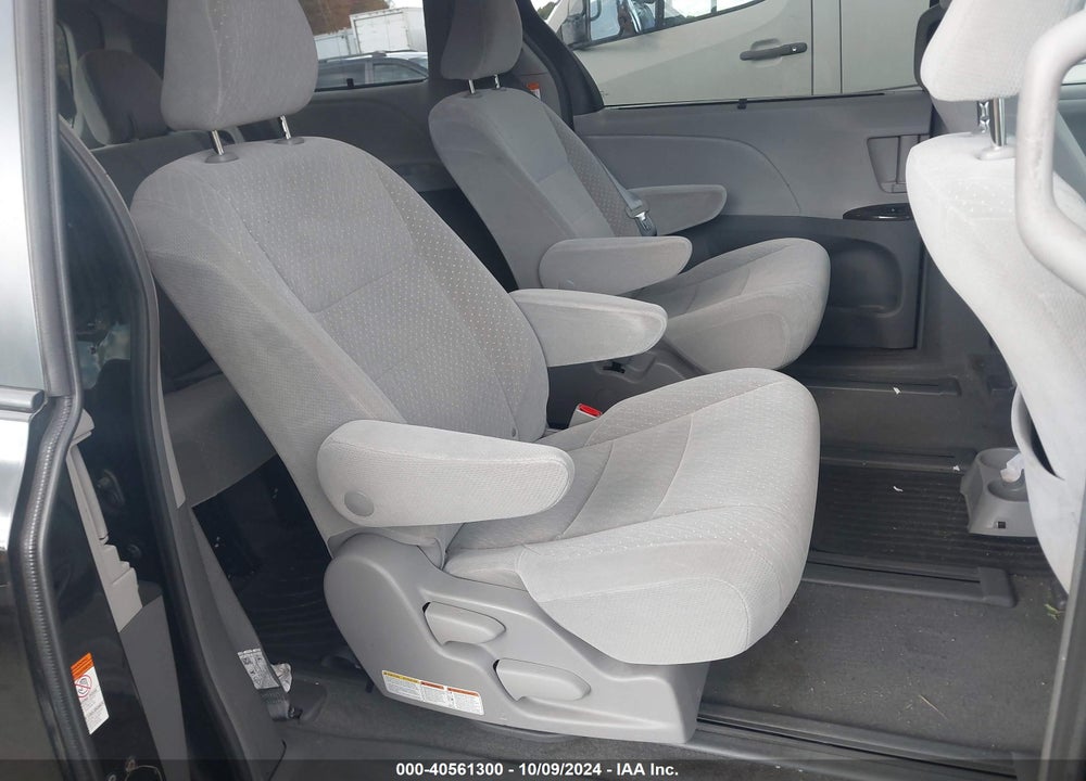 2018 TOYOTA SIENNA LE 7 PASSENGER VIN: 5TDJZ3DC7JS192189