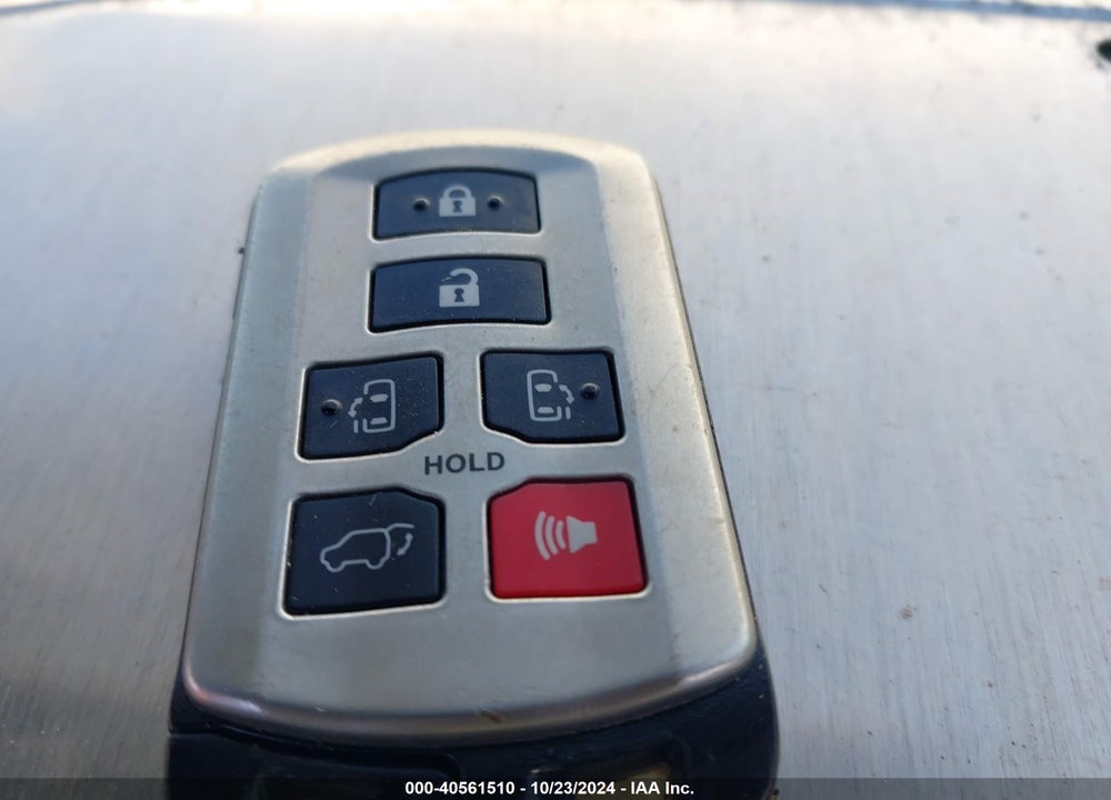 2017 TOYOTA SIENNA SE 8 PASSENGER VIN: 5TDXZ3DCXHS877839