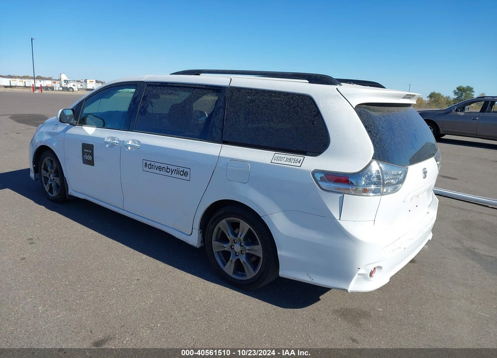 2017 TOYOTA SIENNA SE 8 PASSENGER VIN: 5TDXZ3DCXHS877839