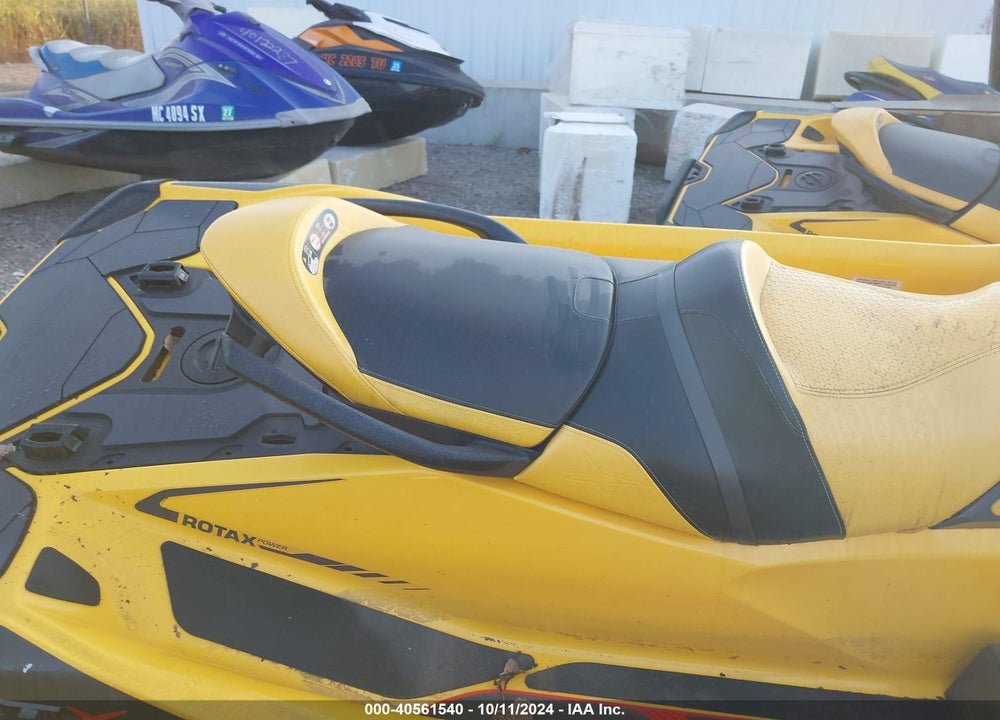 2022 SEA DOO RXT-300 VIN: YDV44257L122