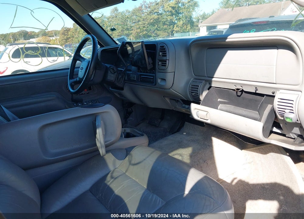 1999 CHEVROLET SUBURBAN 1500 LT VIN: 3GNFK16R3XG255402