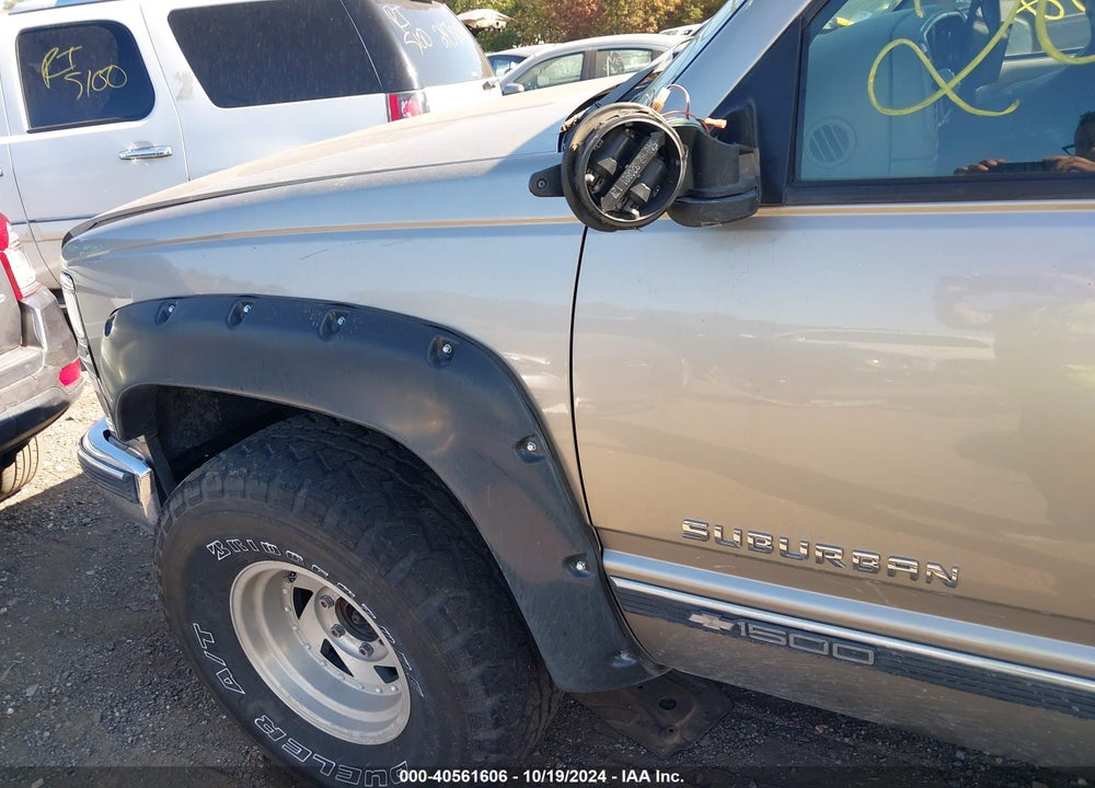 1999 CHEVROLET SUBURBAN 1500 LT VIN: 3GNFK16R3XG255402