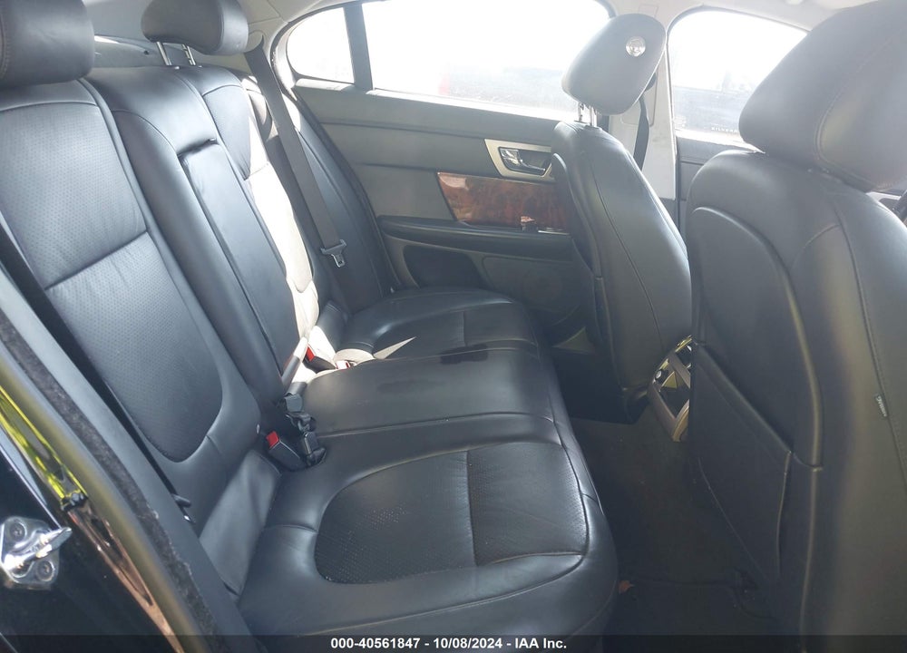 2011 JAGUAR XF PREMIUM VIN: SAJWA0GBXBLR85683
