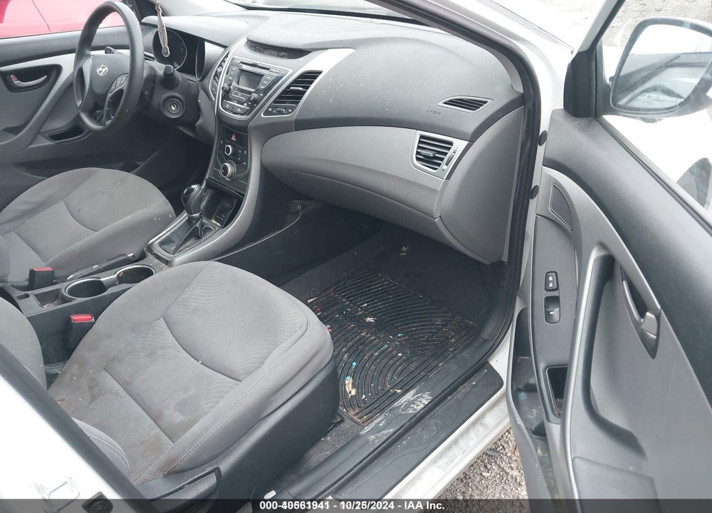 2016 HYUNDAI ELANTRA VIN: 5NPDH4AE3GH792198