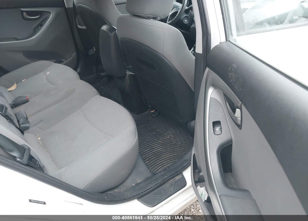 2016 HYUNDAI ELANTRA VIN: 5NPDH4AE3GH792198