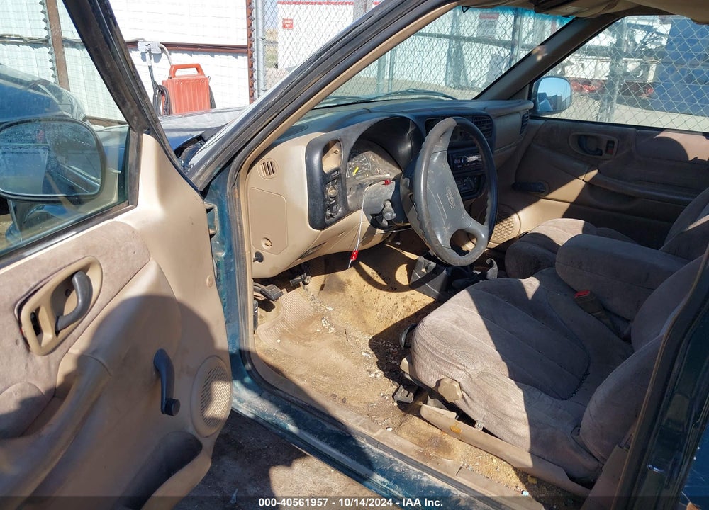 1998 GMC SONOMA SLS VIN: 1GTCS1444WK512075