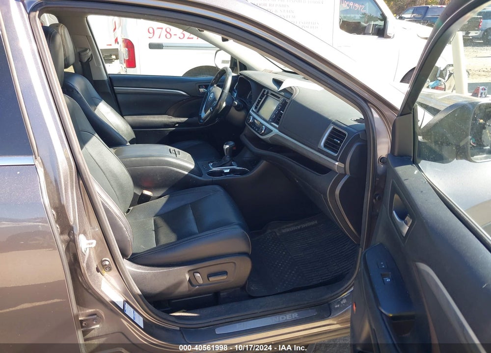 2017 TOYOTA HIGHLANDER LIMITED/PLATINUM VIN: 5TDDZRFH5HS394466