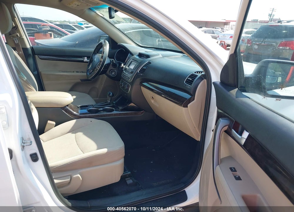 2015 KIA SORENTO LX VIN: 5XYKT4A69FG589045