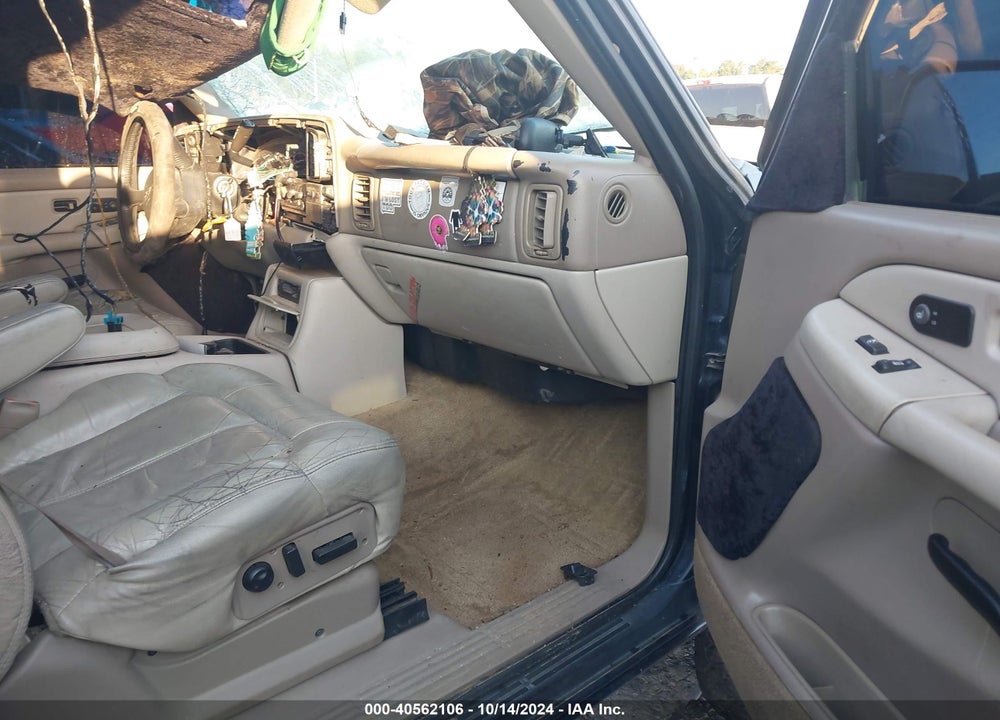 2001 CHEVROLET TAHOE LT VIN: 1GNEK13T51J164830