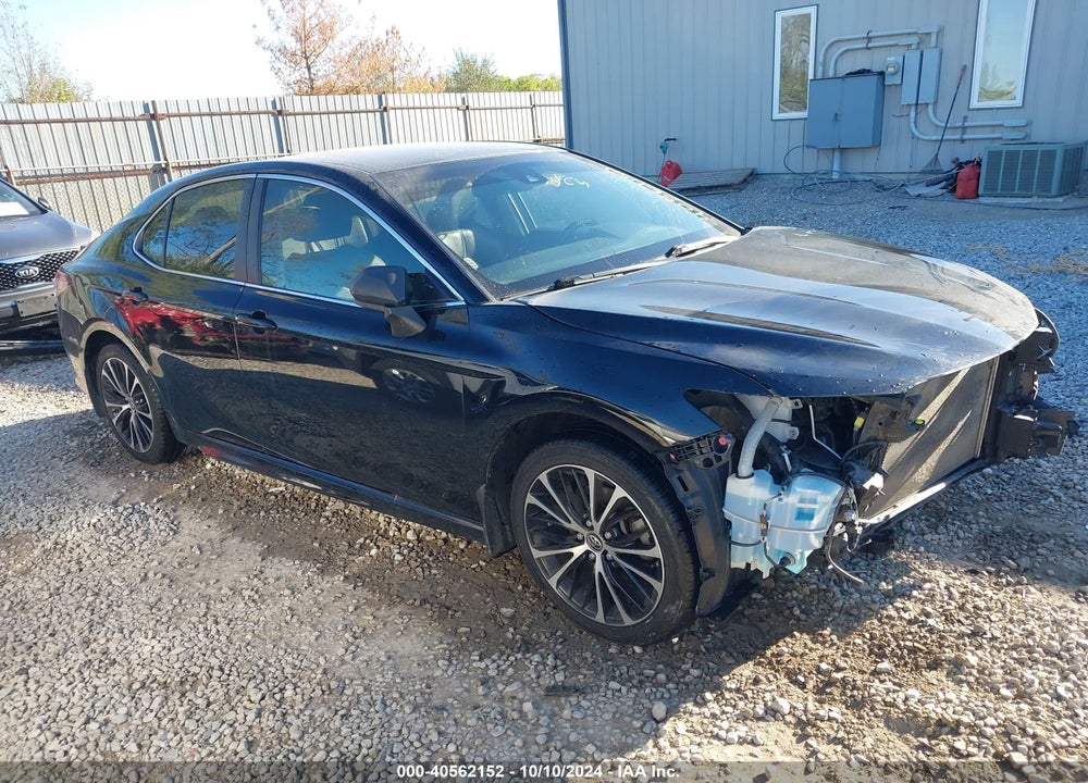 2018 TOYOTA CAMRY SE VIN: JTNB11HK3J3070444