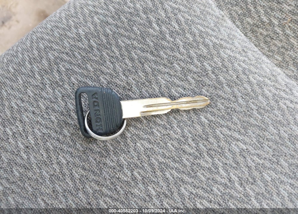 2000 HONDA CIVIC LX VIN: 1HGEJ6670YL066022