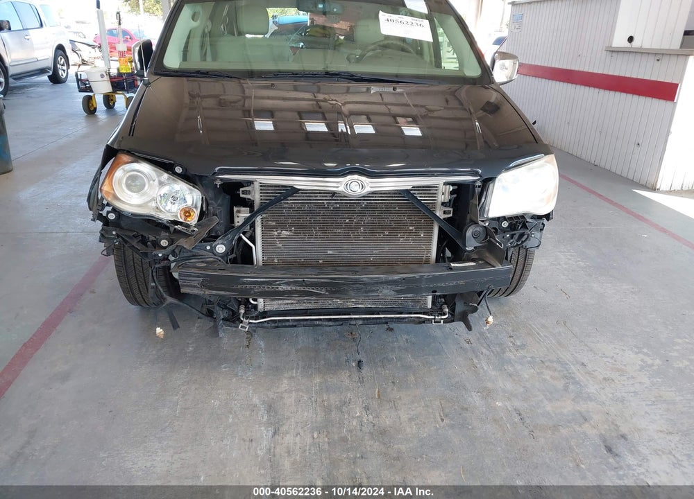 2010 CHRYSLER TOWN & COUNTRY LIMITED VIN: 2A4RR6DXXAR253528