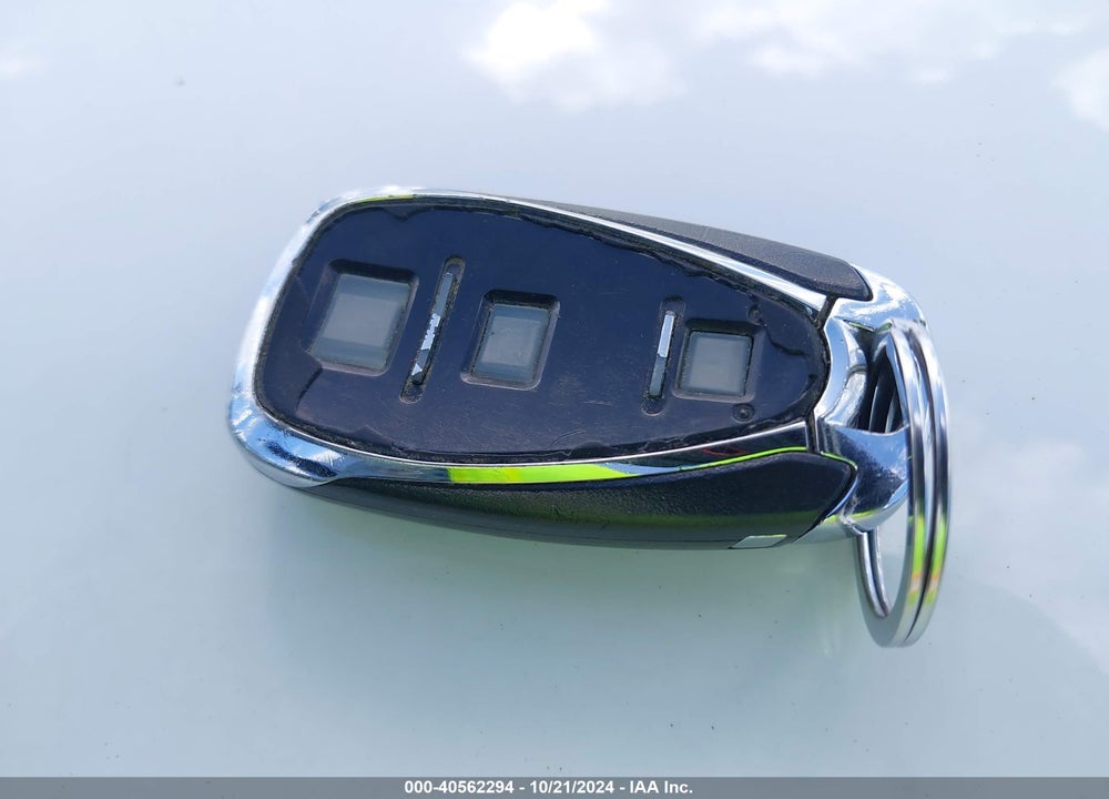 2019 CHEVROLET EQUINOX LT VIN: 2GNAXKEVXK6212177