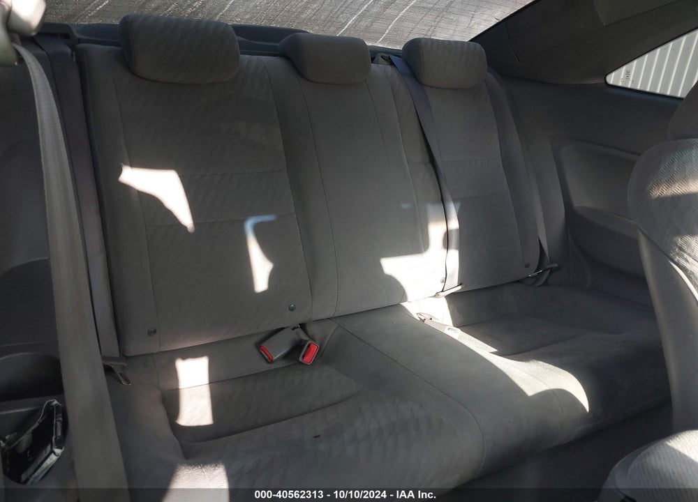 2010 HONDA CIVIC LX VIN: 2HGFG1B66AH526869