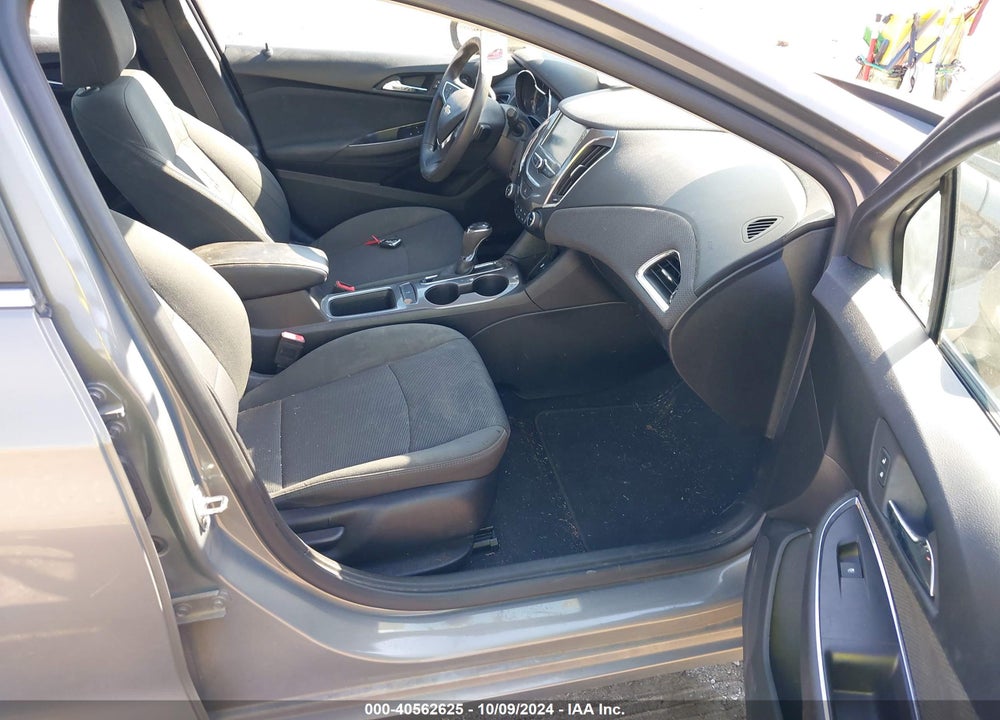 2018 CHEVROLET CRUZE LT AUTO VIN: 1G1BE5SM7J7102033