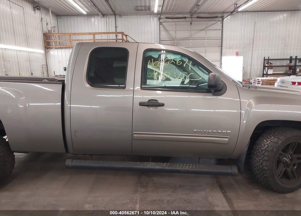 2013 CHEVROLET SILVERADO 1500 LT VIN: 1GCRKSE75DZ330608