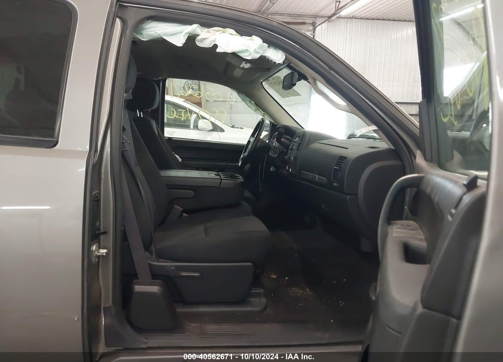 2013 CHEVROLET SILVERADO 1500 LT VIN: 1GCRKSE75DZ330608