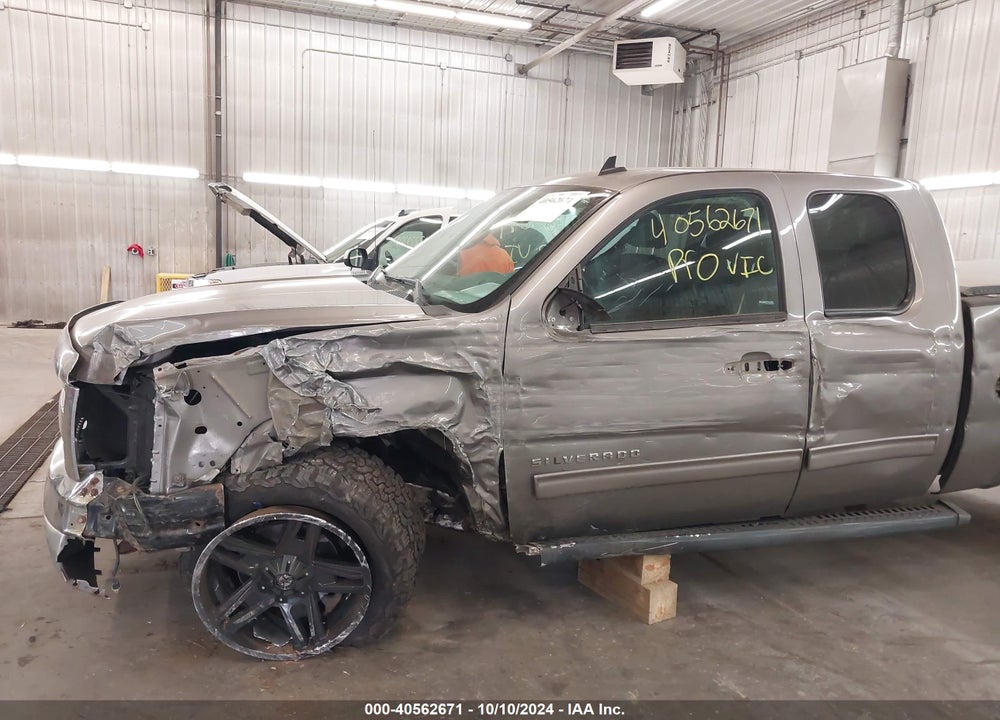 2013 CHEVROLET SILVERADO 1500 LT VIN: 1GCRKSE75DZ330608