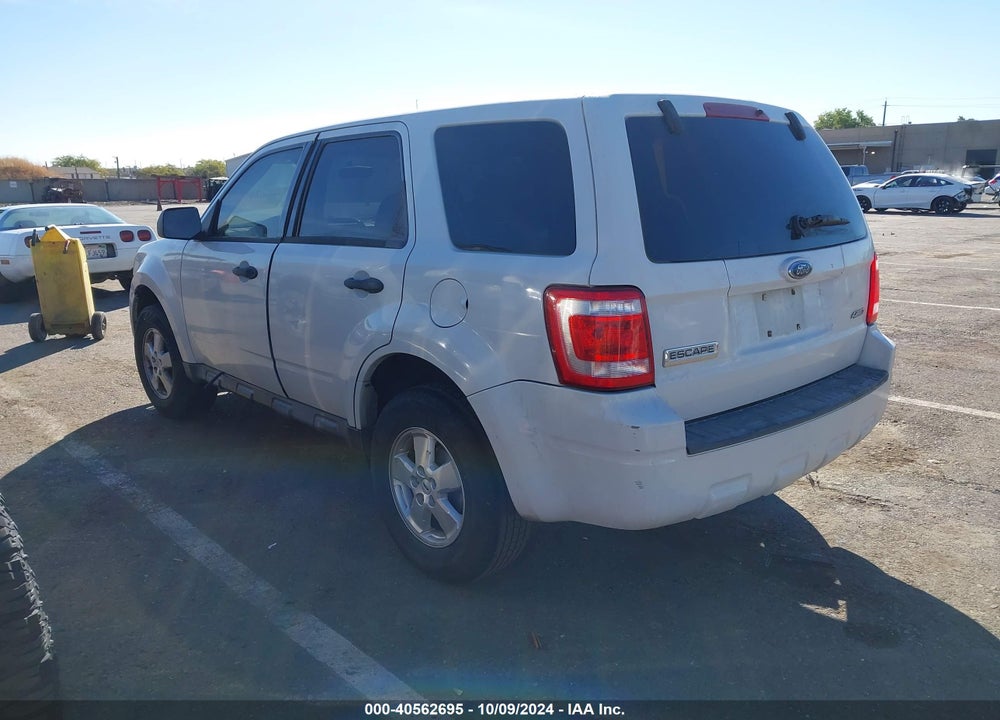 2009 FORD ESCAPE XLS VIN: 1FMCU92779KA19240