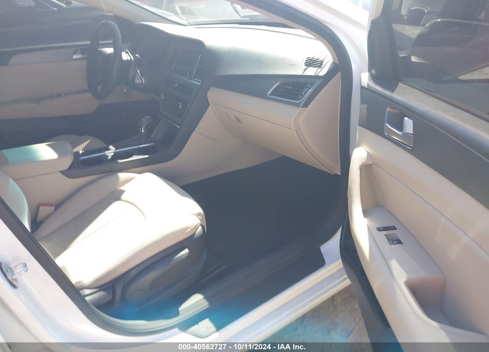 2015 HYUNDAI SONATA SE VIN: 5NPE24AF5FH228078
