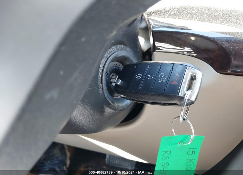 2015 KIA SORENTO VIN: 5XYKT3A66FG660082
