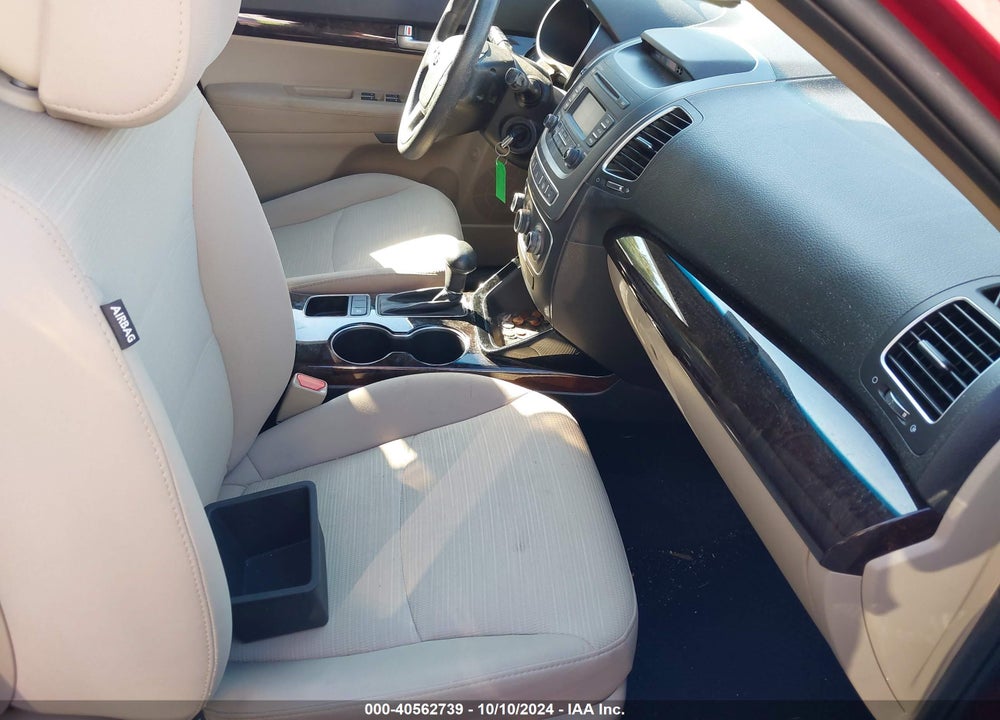 2015 KIA SORENTO VIN: 5XYKT3A66FG660082