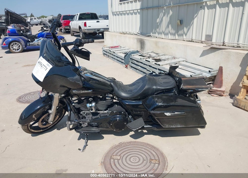 2022 HARLEY-DAVIDSON FLHX VIN: 1HD1KBC18NB640076