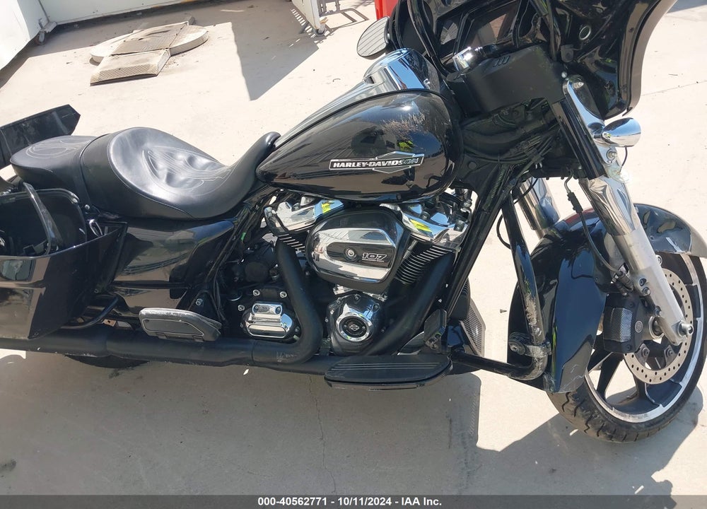 2022 HARLEY-DAVIDSON FLHX VIN: 1HD1KBC18NB640076