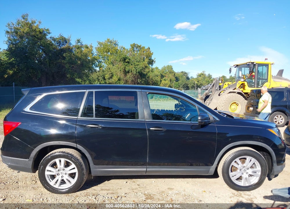 2017 HONDA PILOT LX VIN: 5FNYF6H16HB015195
