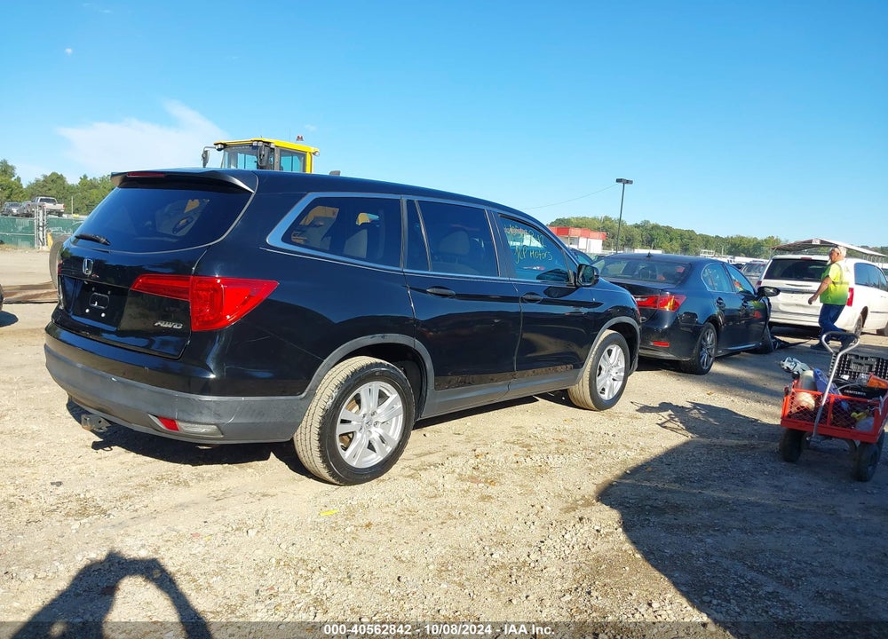 2017 HONDA PILOT LX VIN: 5FNYF6H16HB015195