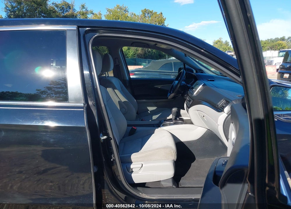 2017 HONDA PILOT LX VIN: 5FNYF6H16HB015195