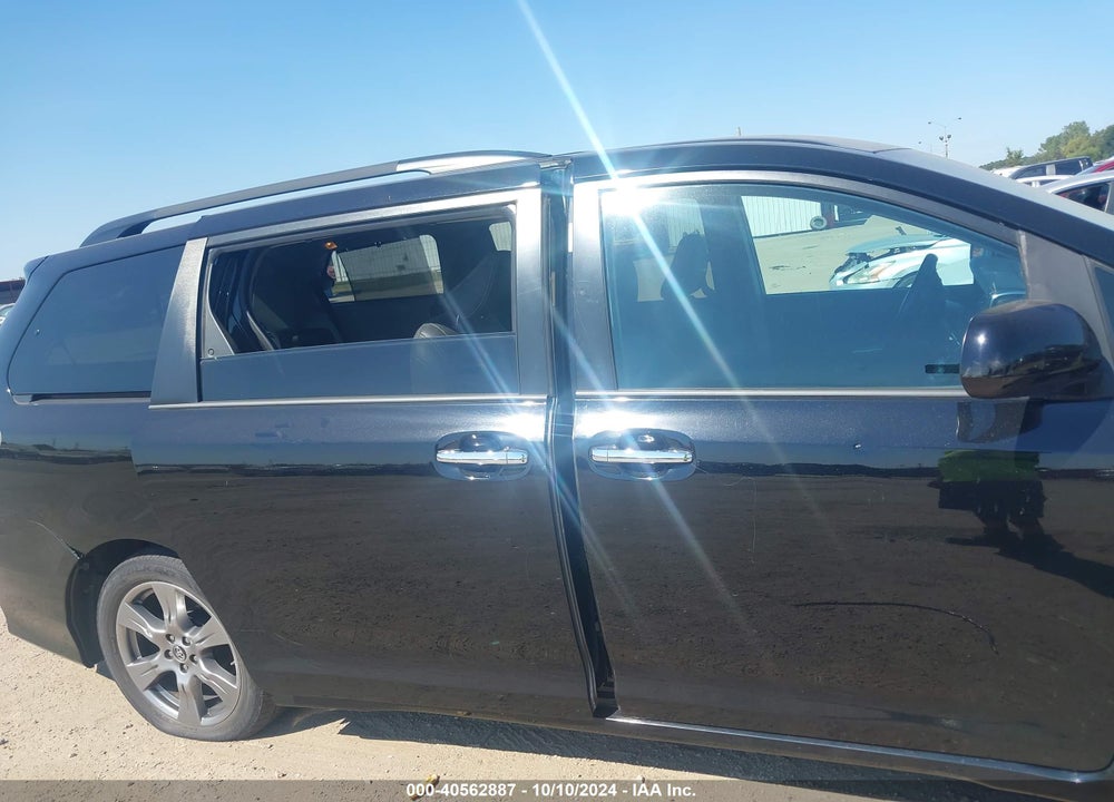 2018 TOYOTA SIENNA SE 8 PASSENGER VIN: 5TDXZ3DC1JS940543