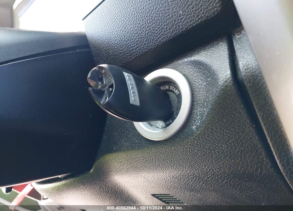 2017 RAM 1500 VIN: 1C6RR7NTXHS799639