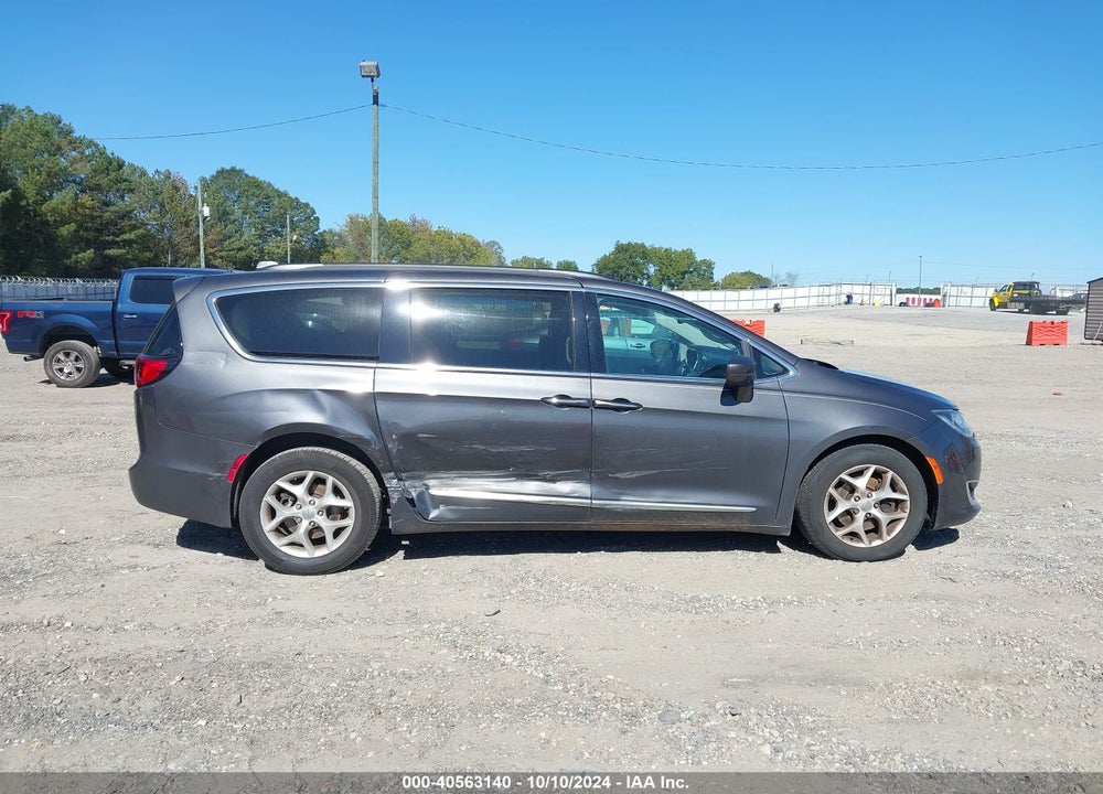 2017 CHRYSLER PACIFICA TOURING L VIN: 2C4RC1BG0HR538441