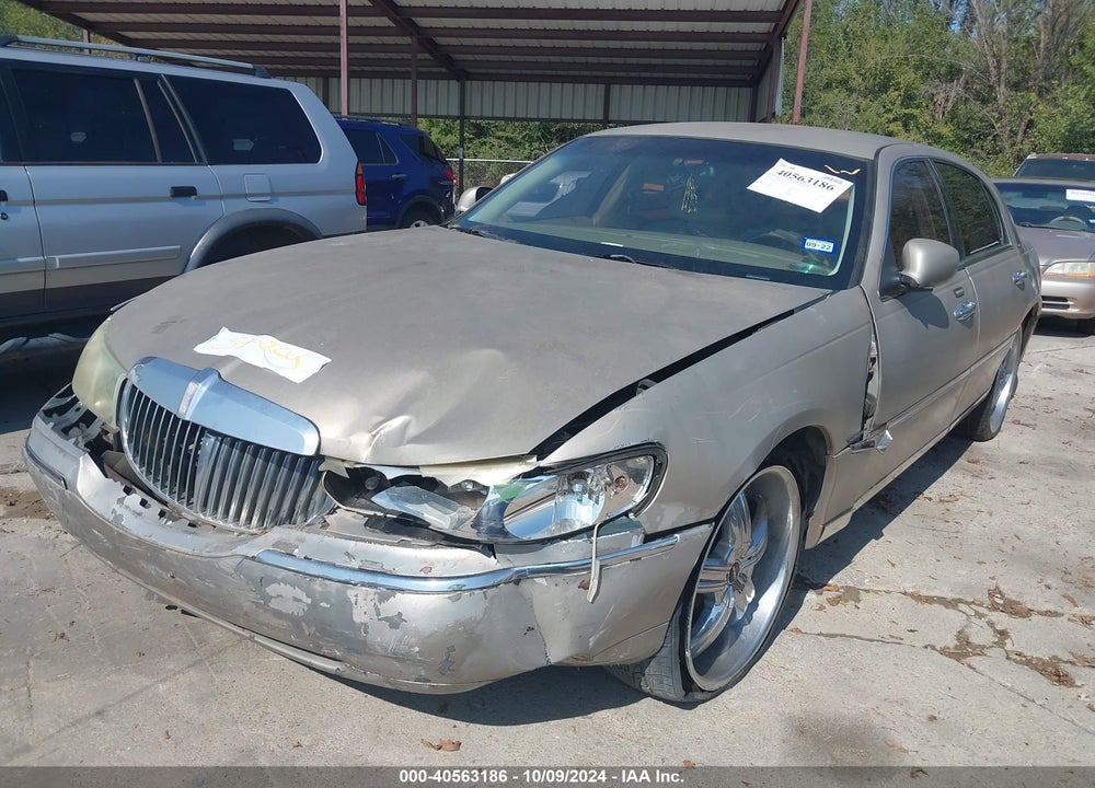2001 LINCOLN TOWN CAR EXECUTIVE VIN: 1LNHM81W01Y724570