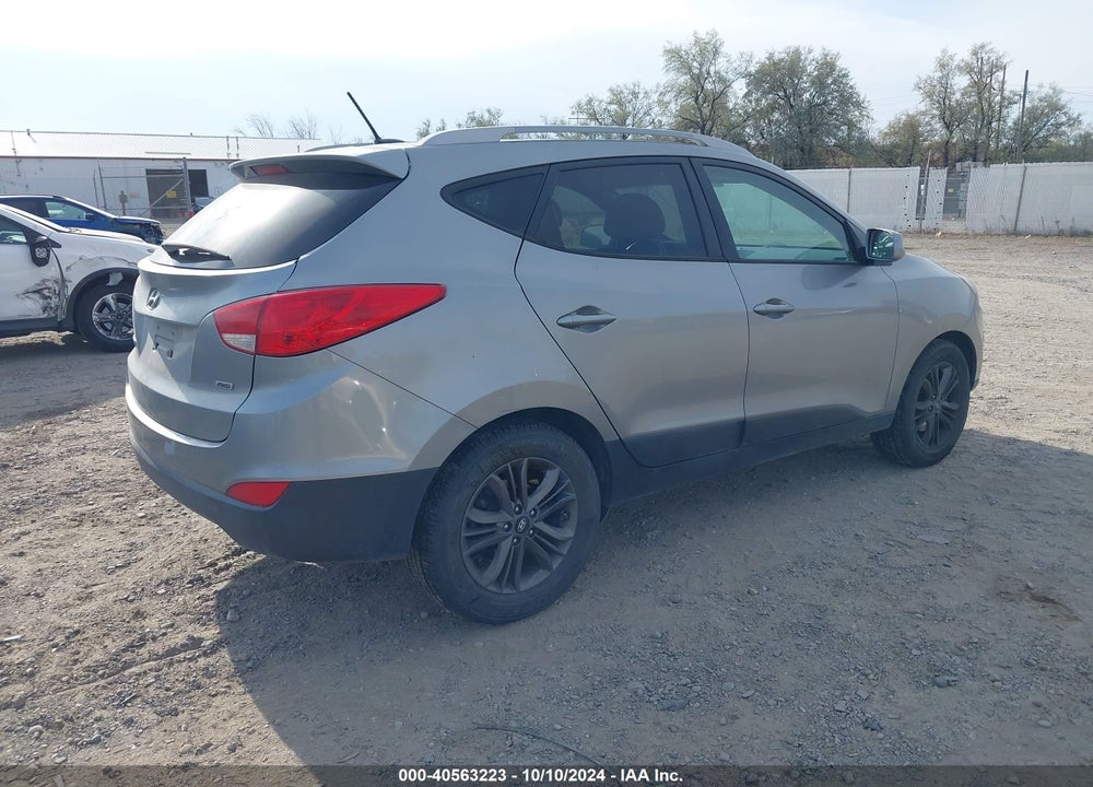 2014 HYUNDAI TUCSON SE VIN: KM8JUCAG4EU882629