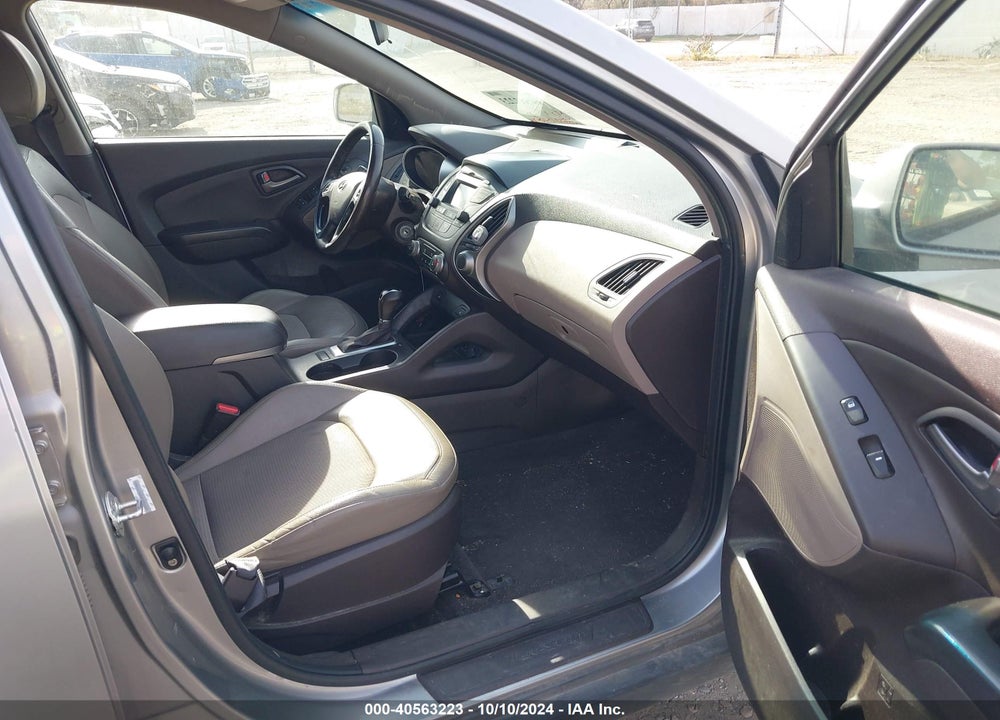 2014 HYUNDAI TUCSON SE VIN: KM8JUCAG4EU882629
