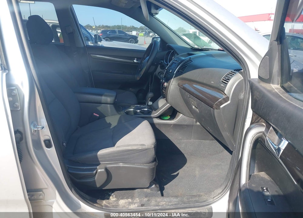 2012 KIA SORENTO LX VIN: 5XYKT4A6XCG205091