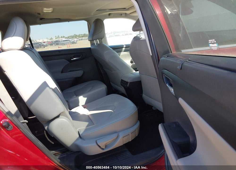 2022 TOYOTA HIGHLANDER XLE VIN: 5TDGZRAH7NS542925