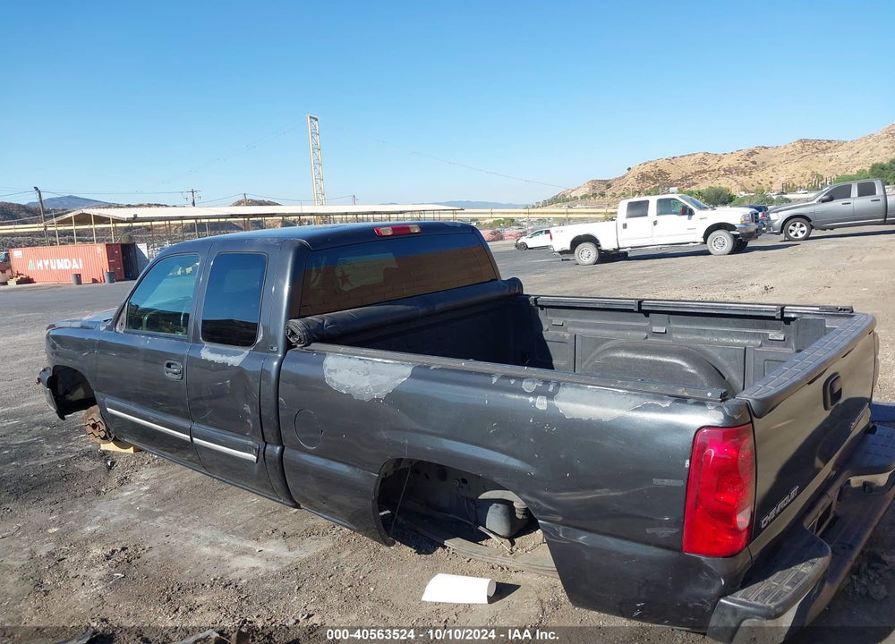 2003 CHEVROLET SILVERADO 1500 LS VIN: 2GCEC19V231213736