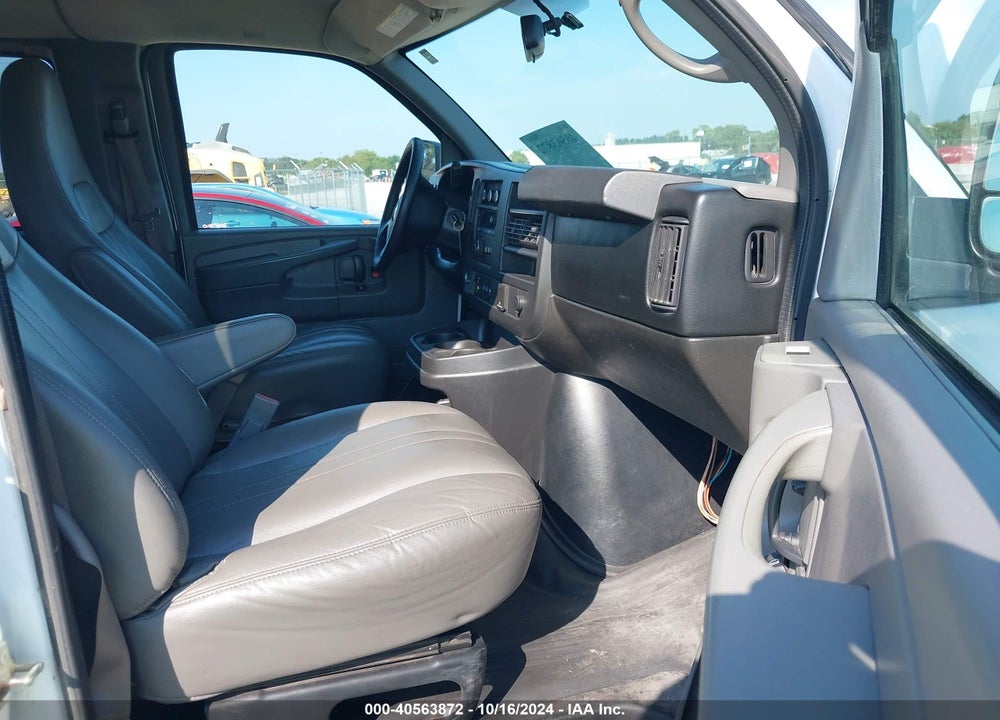 2015 CHEVROLET EXPRESS 3500 LS VIN: 1GAZGZFF2F1127959