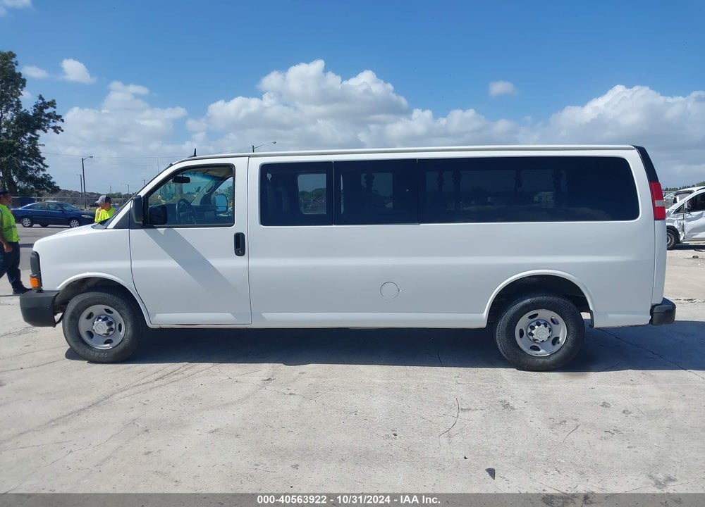 2015 CHEVROLET EXPRESS 3500 LS VIN: 1GAZGZFF5F1127406