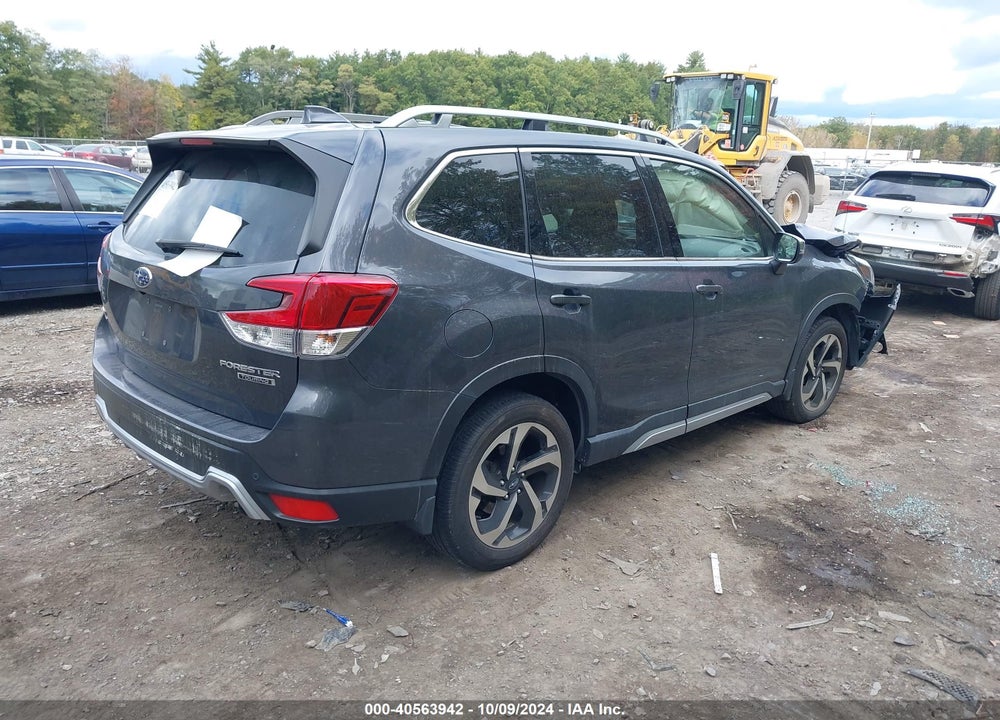 2022 SUBARU FORESTER TOURING VIN: JF2SKARC3NH512111