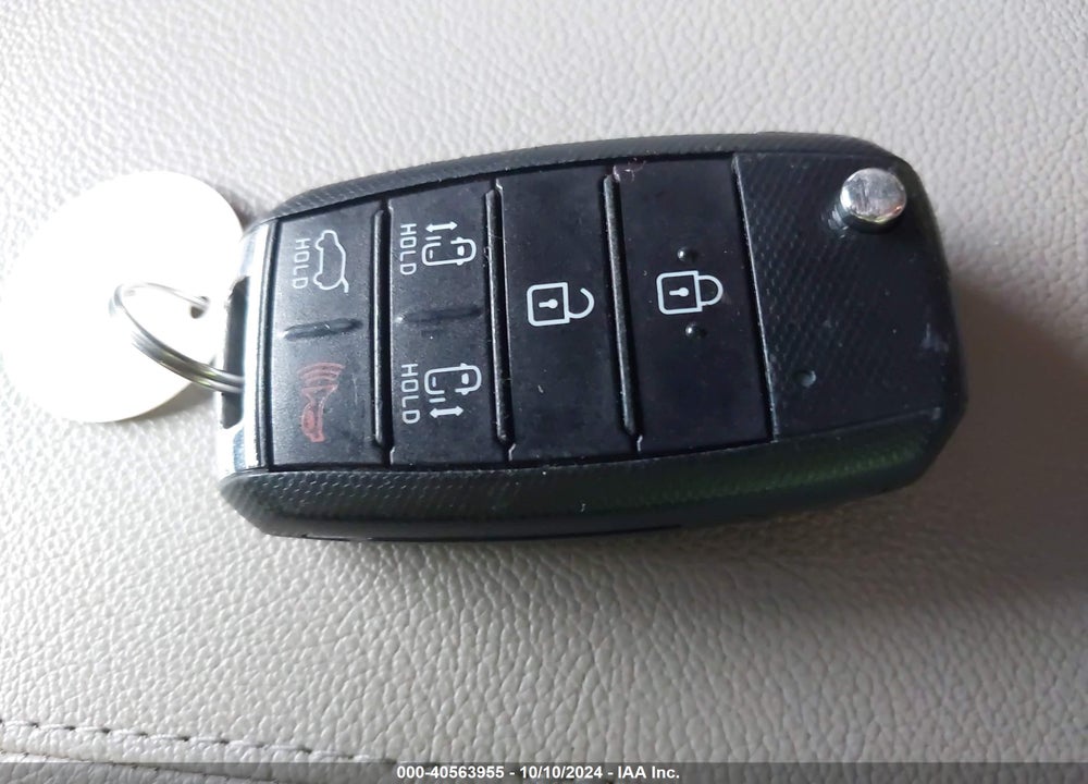 2018 KIA SEDONA LX VIN: KNDMB5C1XJ6390326
