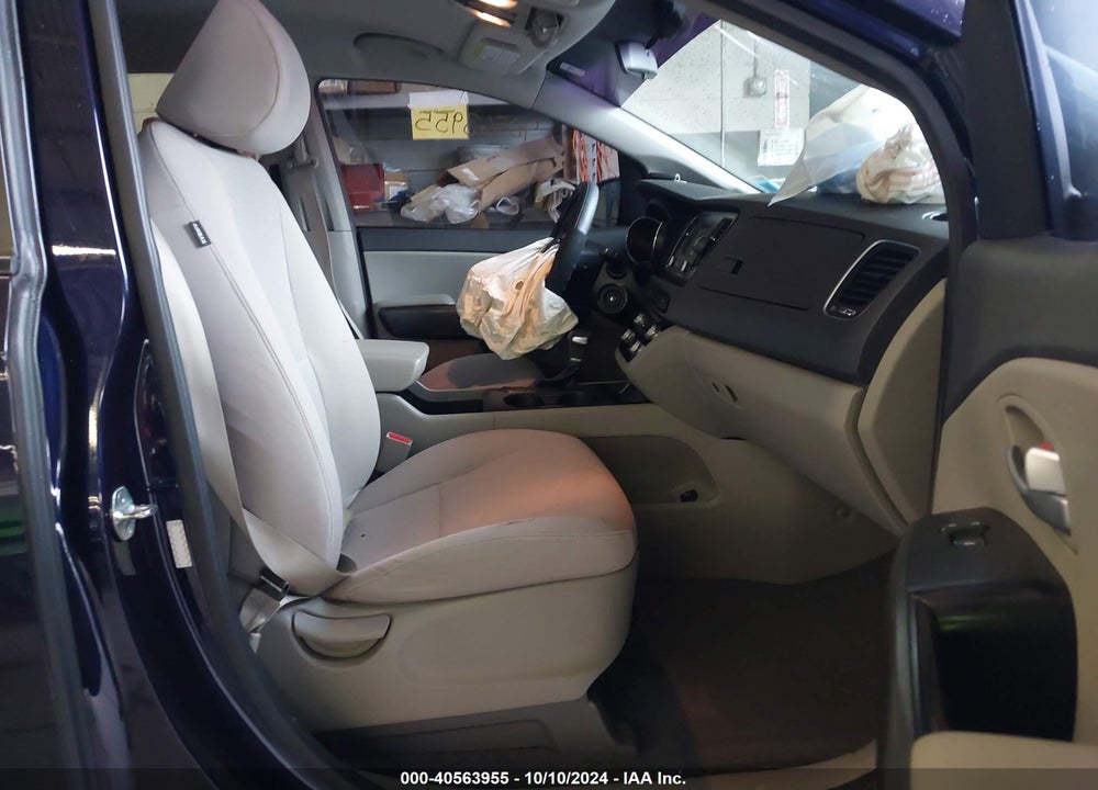 2018 KIA SEDONA LX VIN: KNDMB5C1XJ6390326