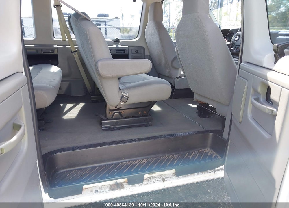 2010 FORD E-350 SUPER DUTY XL/XLT VIN: 1FBSS3BL3ADA62213