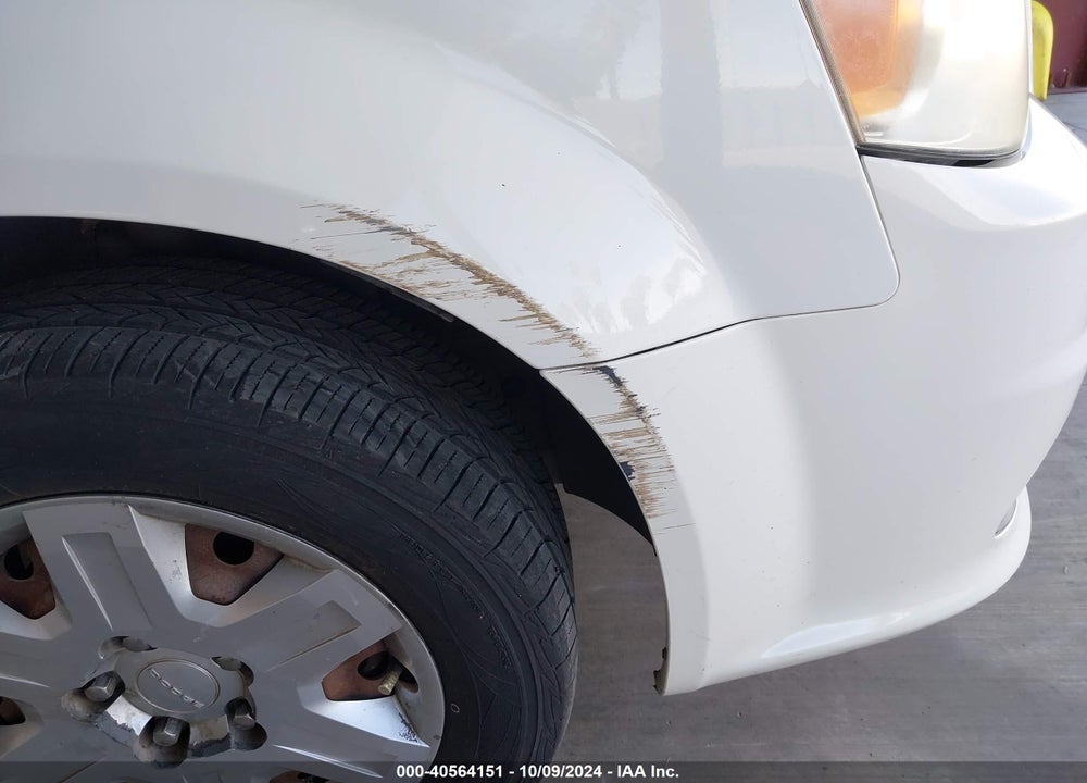2011 DODGE GRAND CARAVAN EXPRESS VIN: 2D4RN4DG0BR692828
