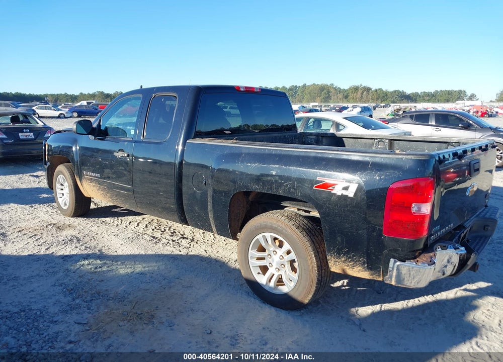 2011 CHEVROLET SILVERADO 1500 LT VIN: 1GCRKSE35BZ335561