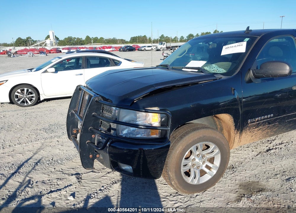 2011 CHEVROLET SILVERADO 1500 LT VIN: 1GCRKSE35BZ335561
