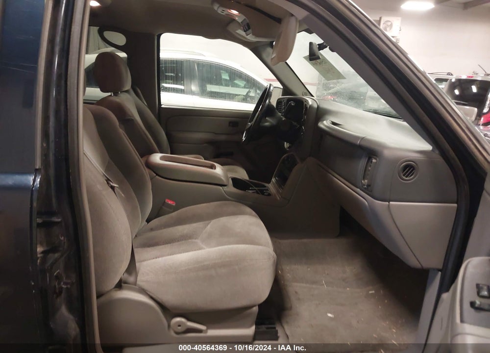2004 CHEVROLET TAHOE LS VIN: 1GNEK13Z34J128417